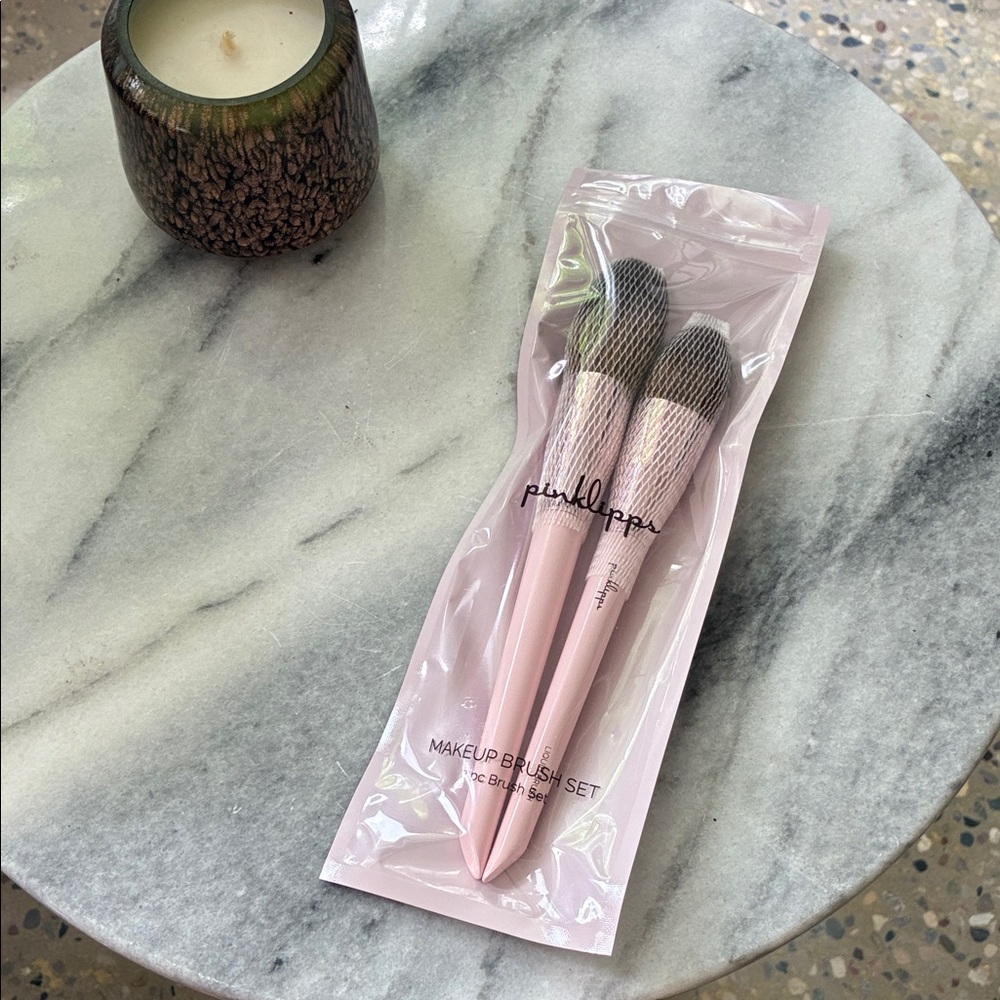 Pink Lipps makeup brush set